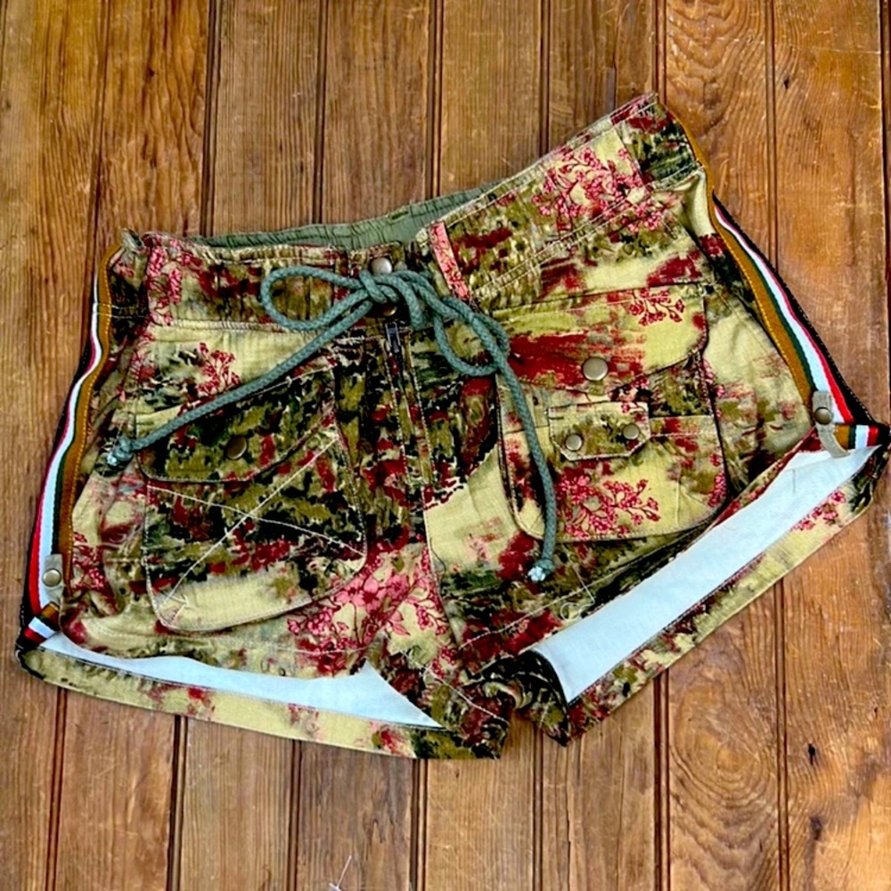 Waimea Olive Green Floral Printed Slouchy Low Cargo Shorts Size Small